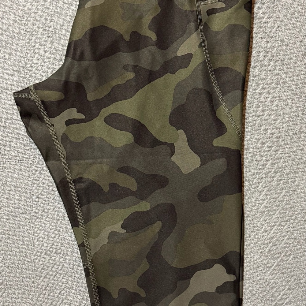 Old Navy Green Camouflage Leggings